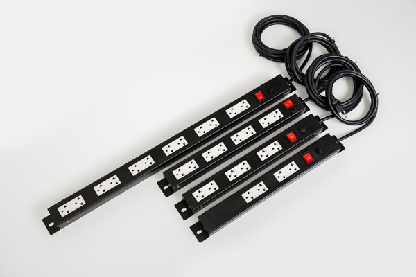 PA-6612B/R 30 AMPS POWER DISTRIBUTION 12 OUTLET W/POWER PLUGS.CABLE 3 M. & PROTECTION